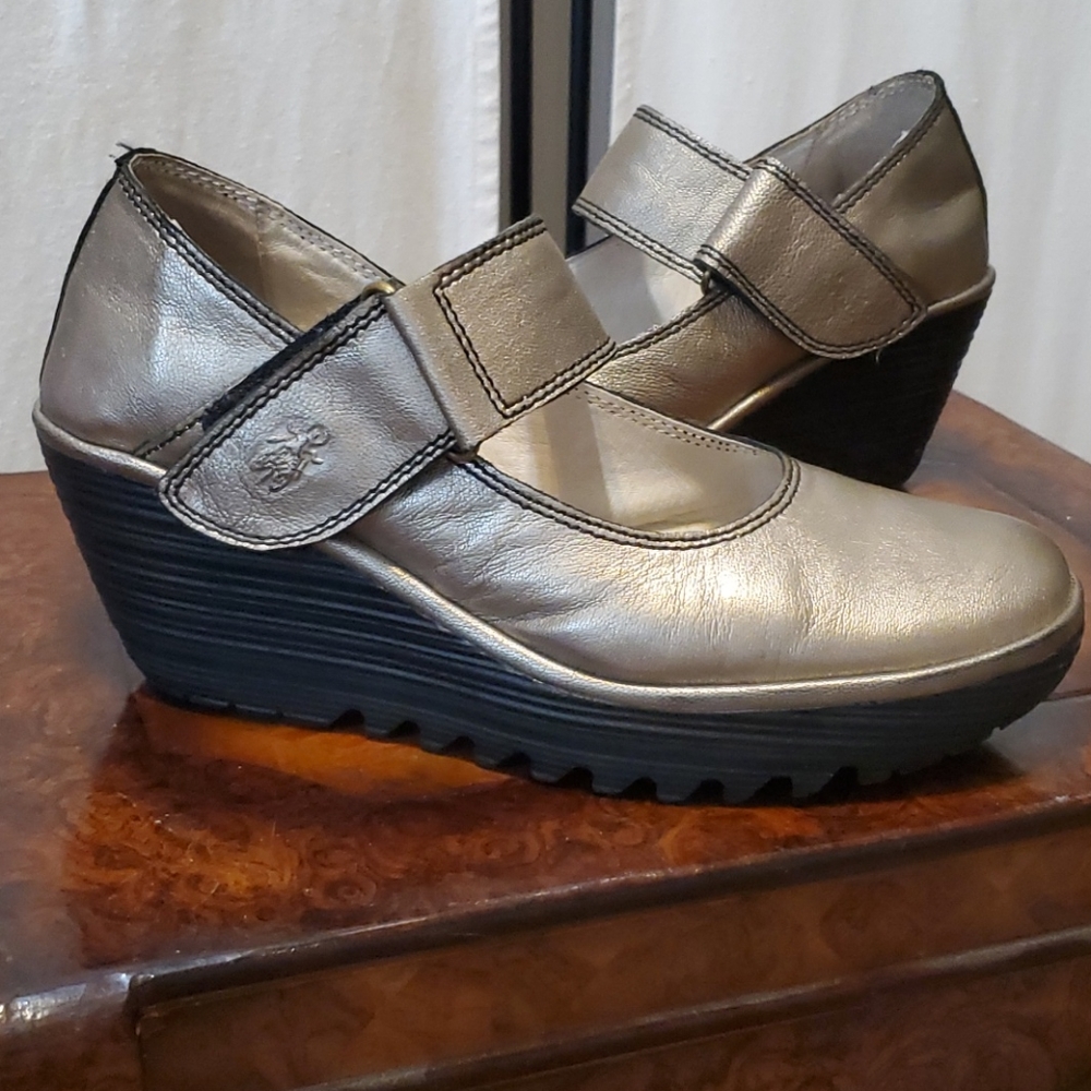 Fly London Mary Jane Wedge sole 7 M